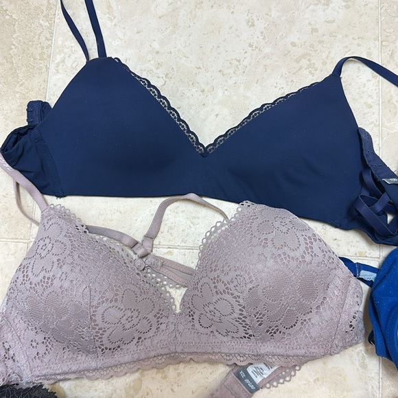 8 Victoria’s Secret and Aerie Bras 32A - Picture 2 of 5